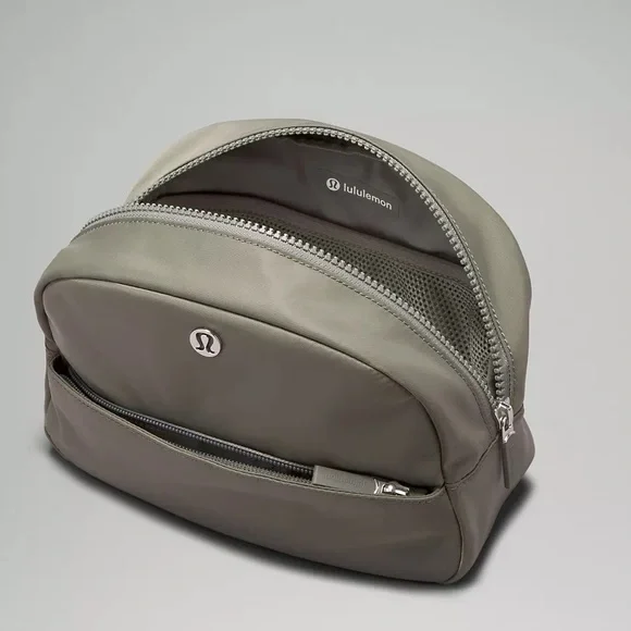 NWT Lululemon Go Getter Bag - Picture 4 of 4